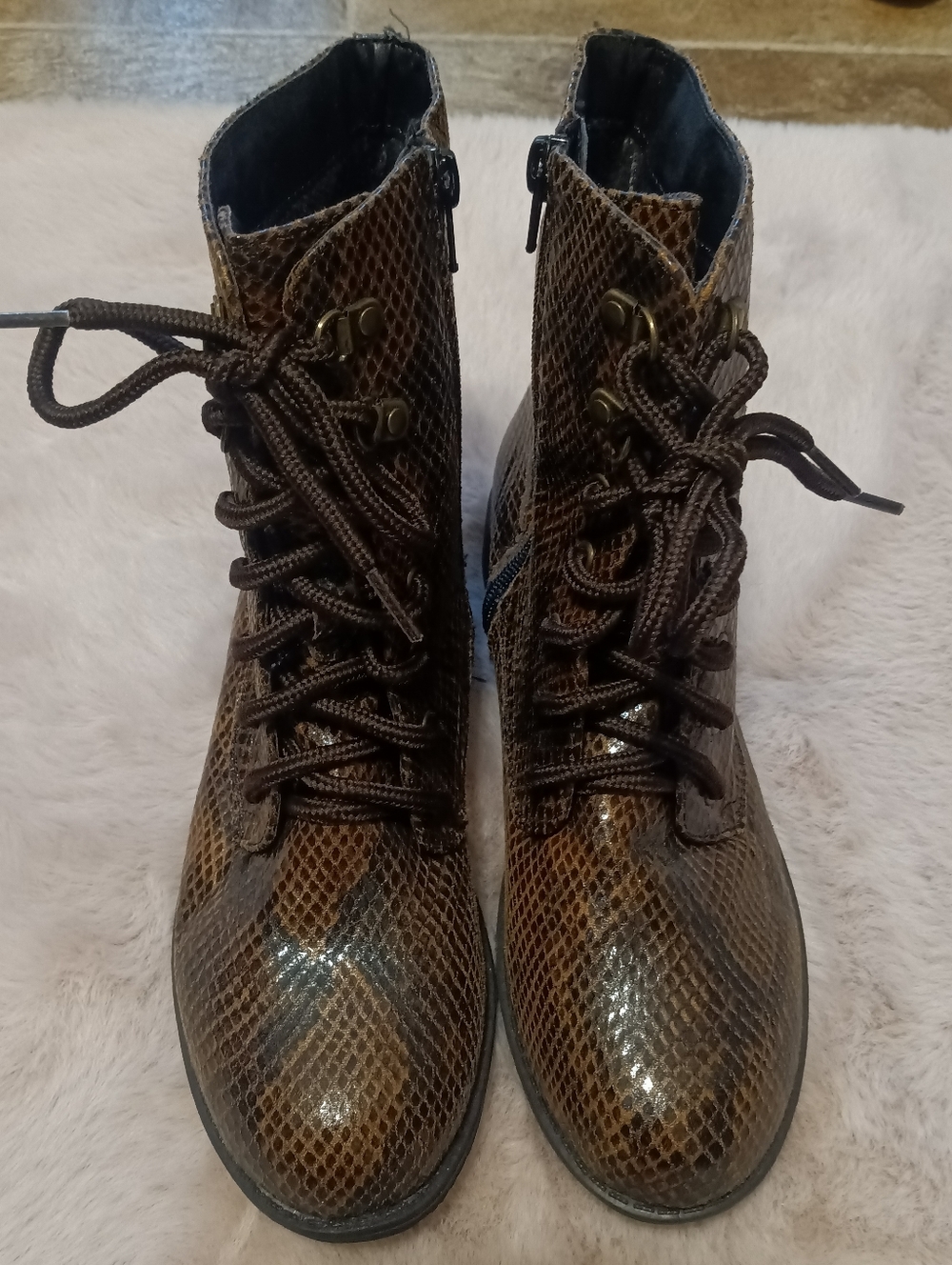 Whitemt. Boots